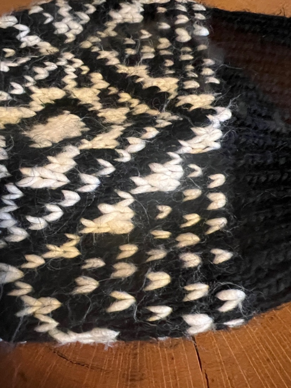 American Eagle Outfitters Knit Distressed Black and White Heart Print Beanie - Picture 12 of 16